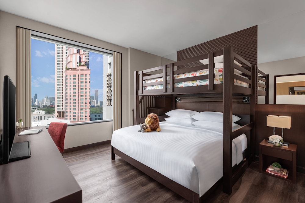 Family Suite, 1 Bedroom, City View photo 2