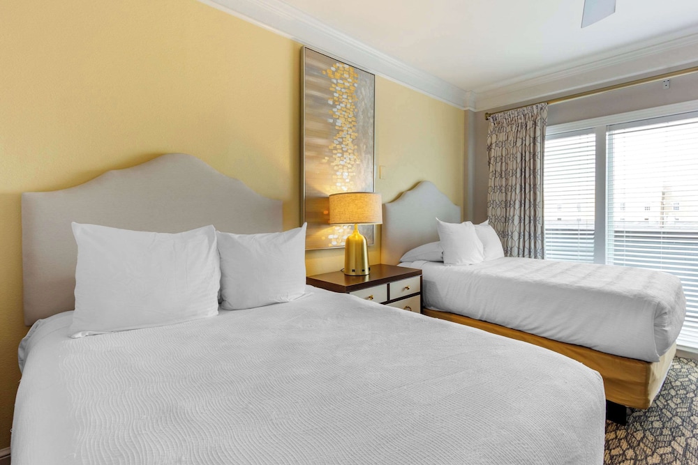 Suite, Non Smoking (2 Double Beds) - Photo 1
