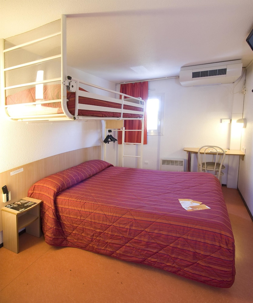 Standard Room, 3 Twin Beds - Photo 4
