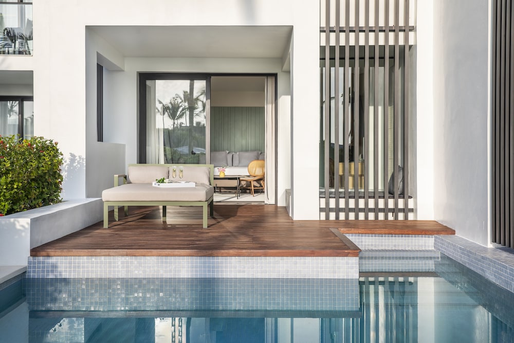 FREE UPGRADE TO EXCELLENCE CLUB JUNIOR SUITE WITH PRIVATE POOL