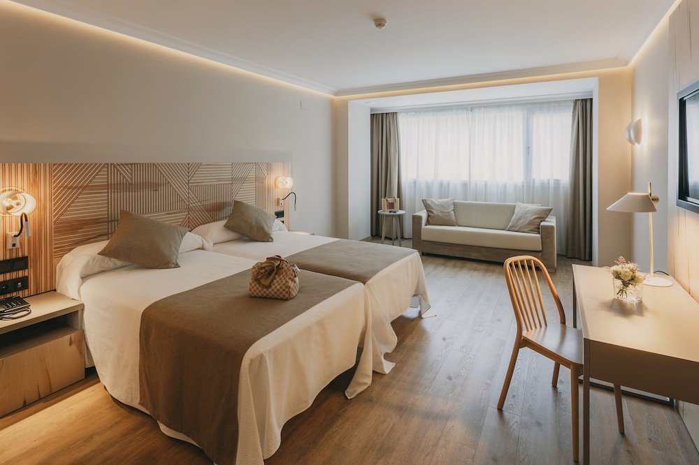 Classic Double Room (+ extra bed, 2 adults and 1 child)