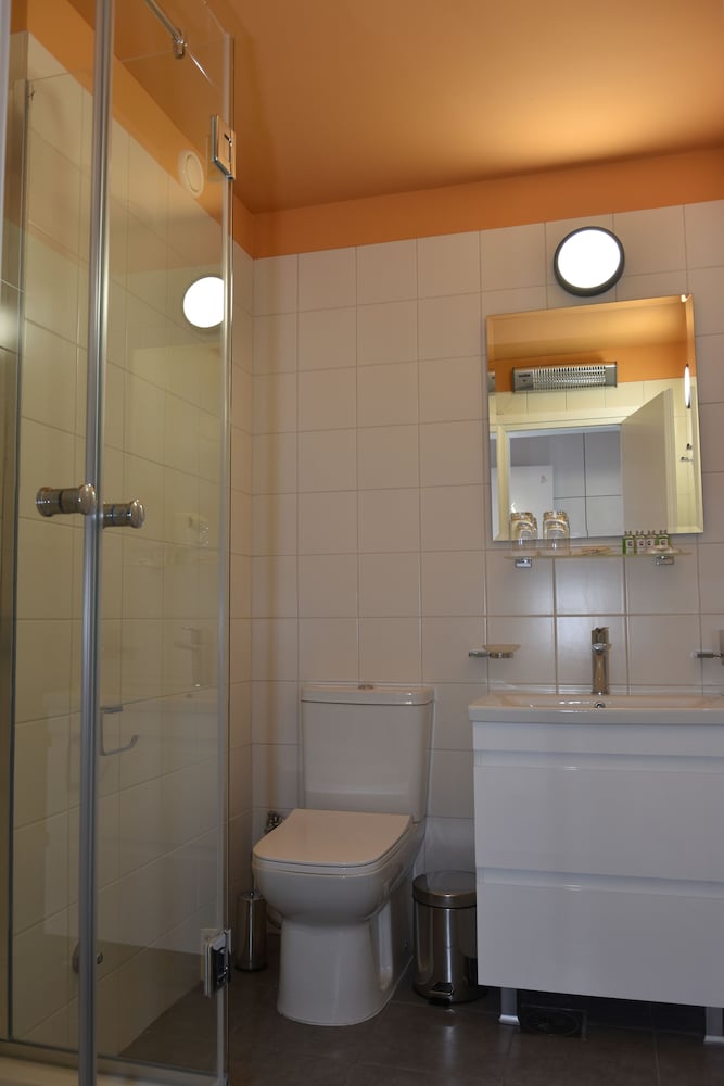 Classic Triple Room - Photo 11