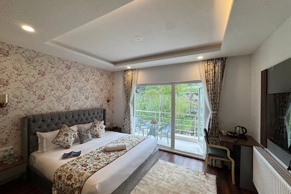 Deluxe Double Room photo 2