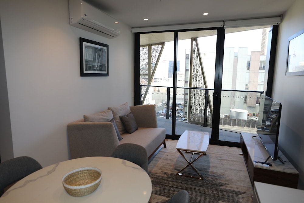 Two Bedroom One Bathroom Apartment - Photo 4
