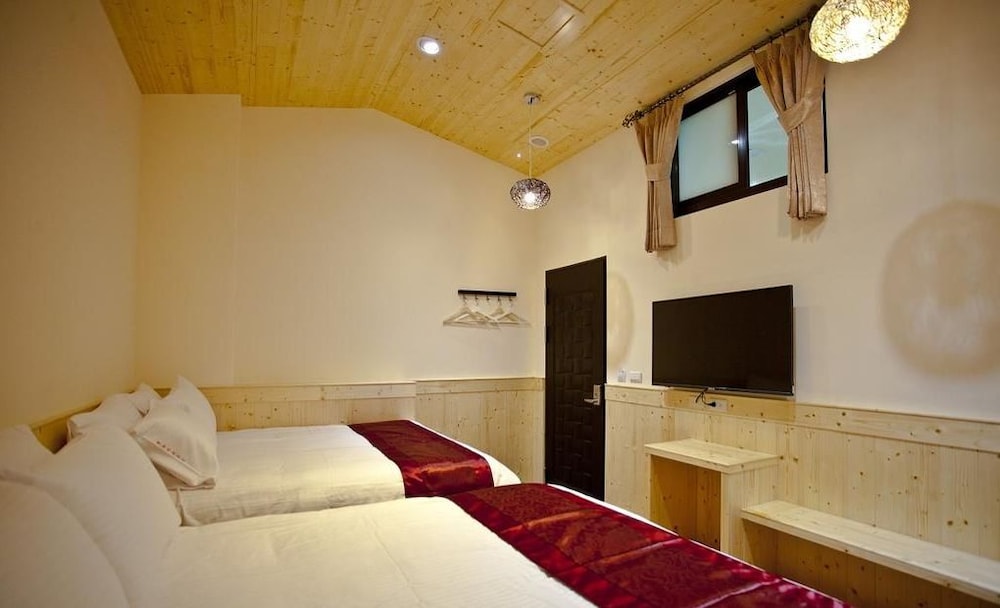 Standard Quadruple Room, Hot Tub photo 3