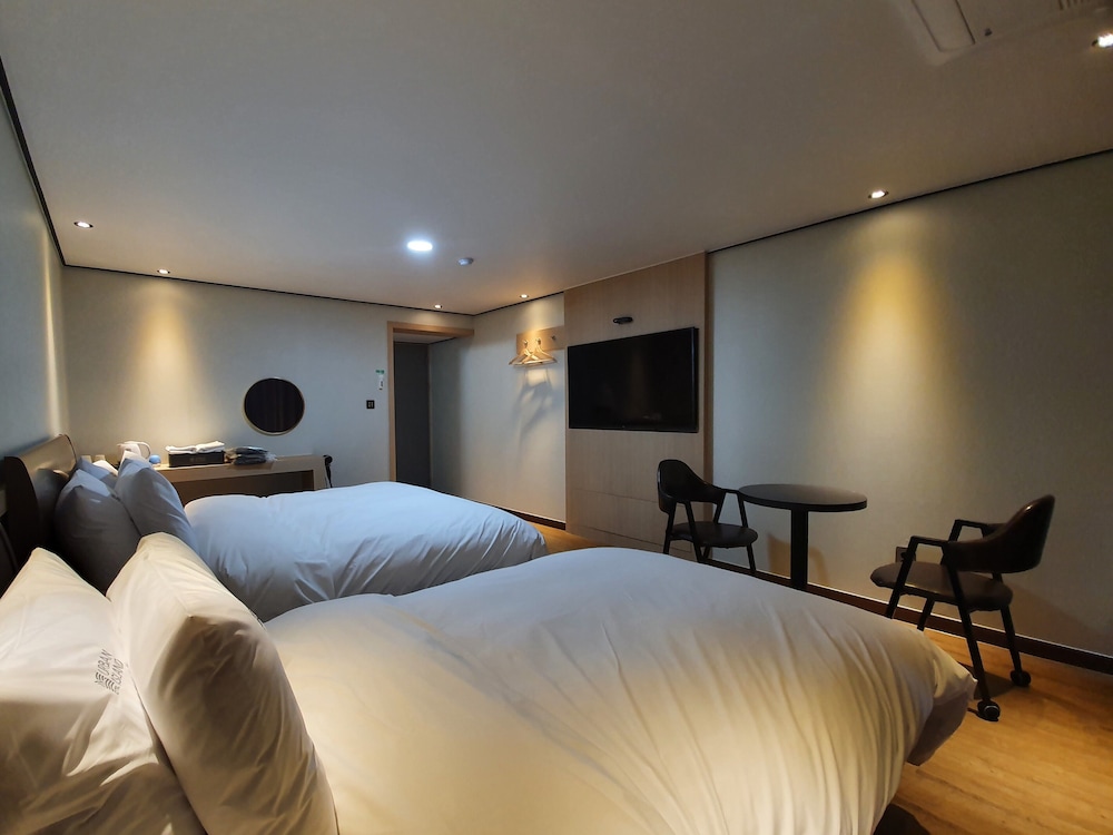 Twin Room, Non Smoking, Ocean View - Photo 4