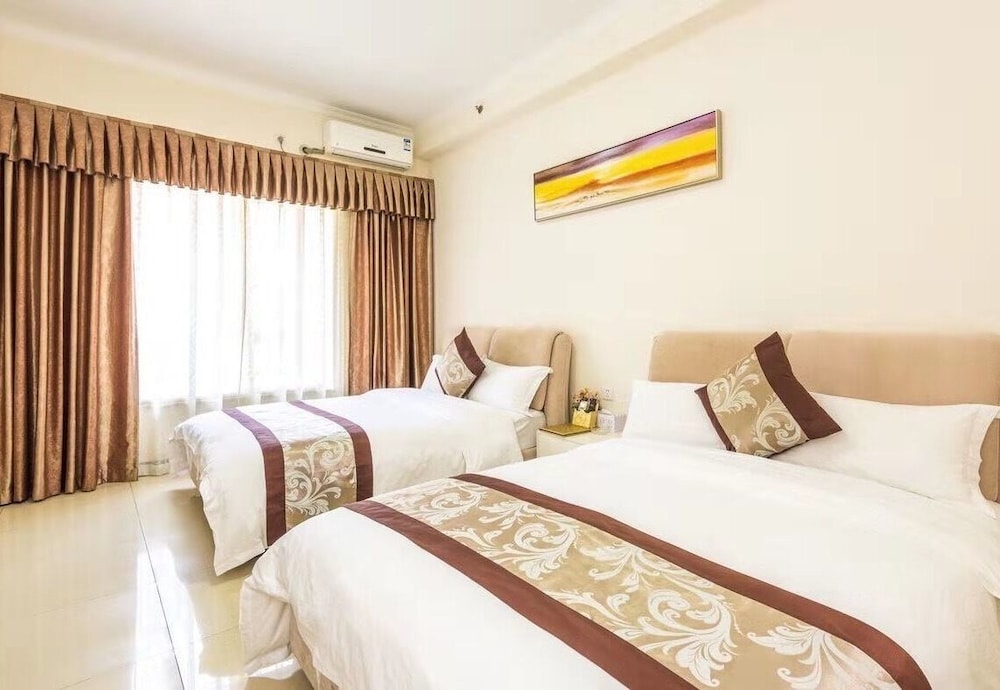 Deluxe Studio, 2 Bedrooms