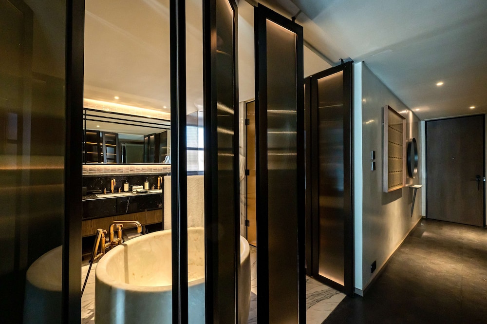 Suite (Rosebank)