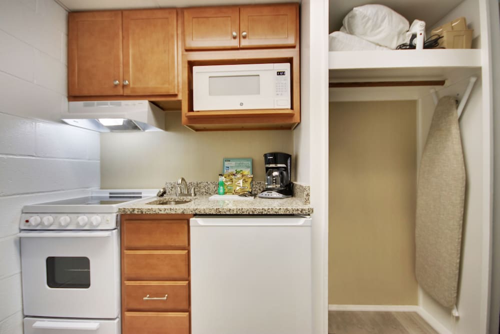 Room, 2 Queen Beds and 1 Sofa Bed, Kitchenette (Waverley Oceanfront Efficiency) photo 3