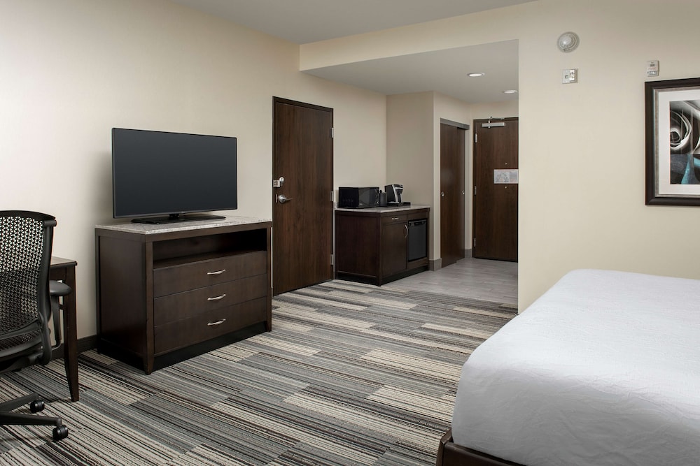 Room, 1 King Bed, Accessible, Bathtub (Mobility) photo 1