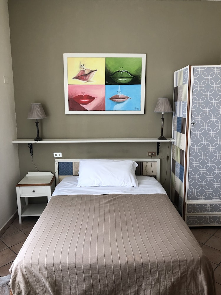 Standard Single Room - Photo 4
