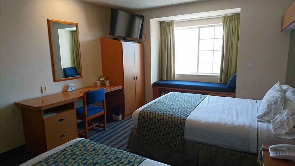 Standard Room, 2 Queen Beds, Accessible - Photo 3