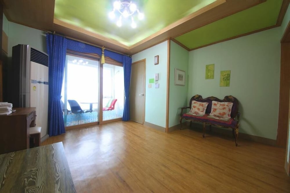 Basic Room, 2 Bedrooms (Rojeumari)