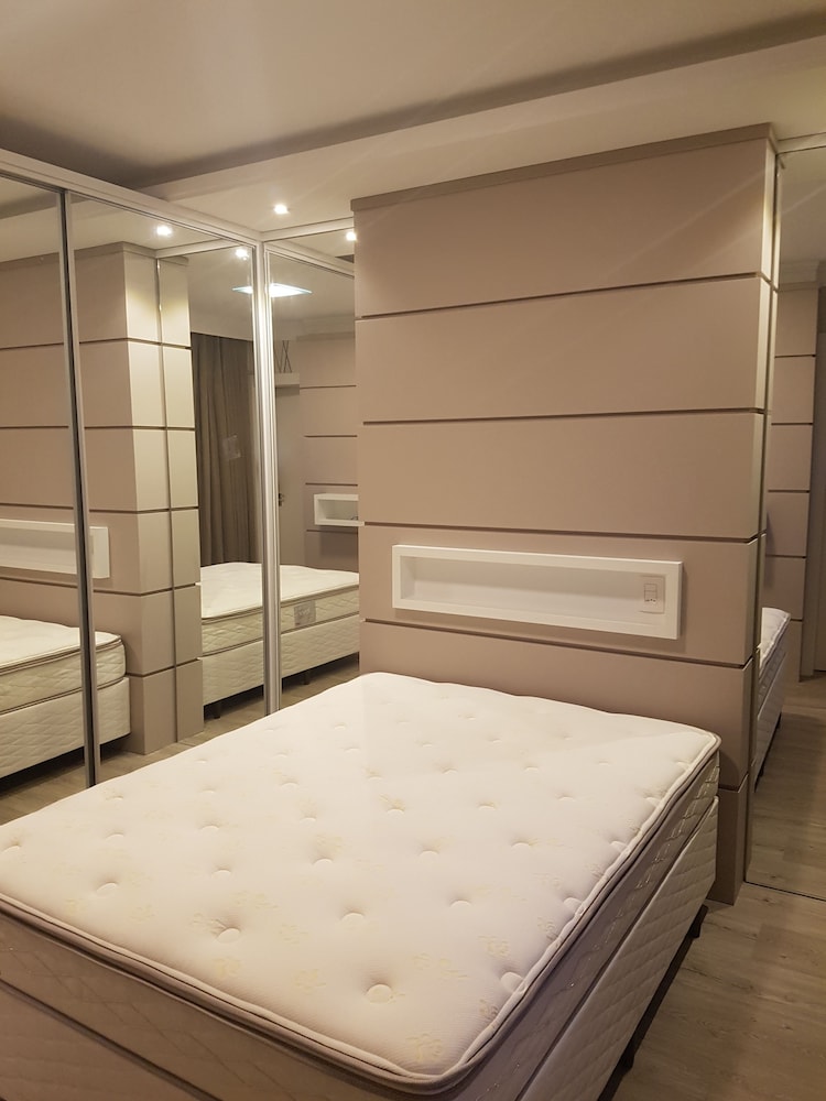 Business Double Room Single Use, 3 Bedrooms photo 2