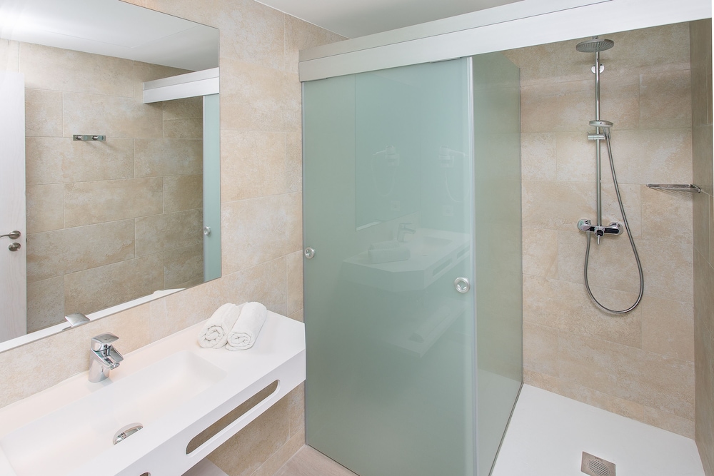 Standard Apartment, 3 Bedrooms - Photo 1