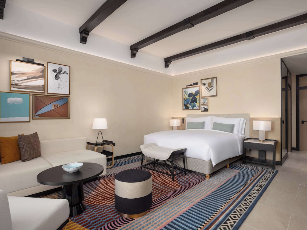 Imperial One Bedroom Suite, Private pool, Beachfront, Club Access photo 3