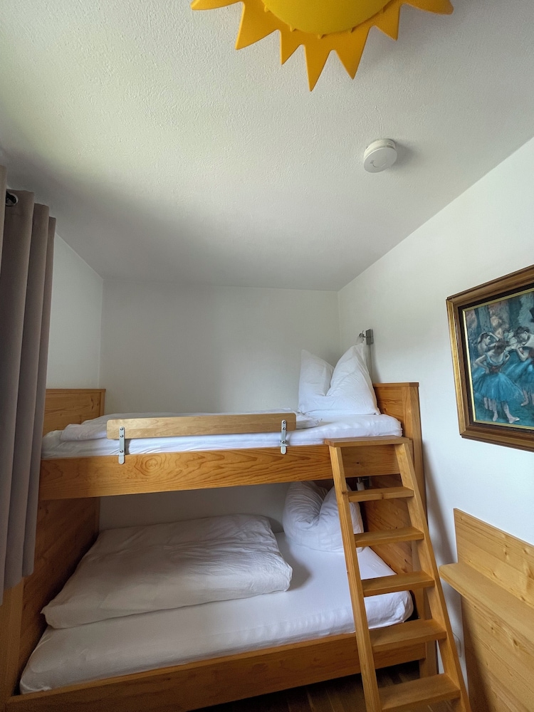 Family Quadruple Room, Balcony, Mountain View photo 2