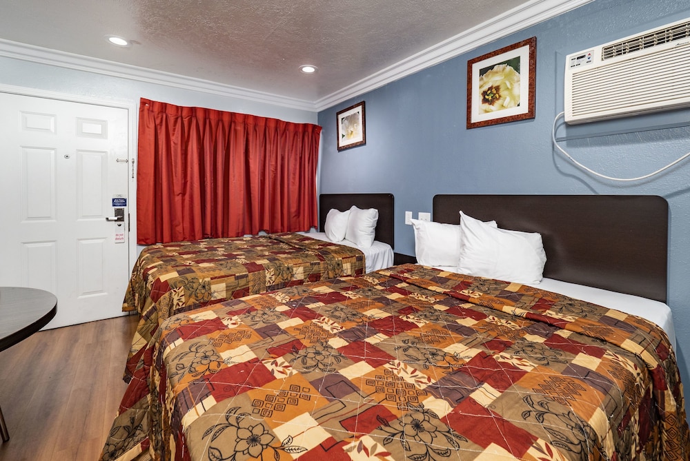 Room, 2 Double Beds, Non Smoking photo 3