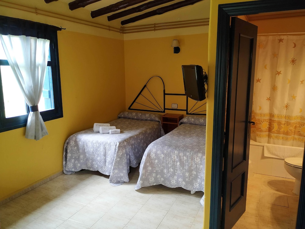 Romantic Studio, 1 Double Bed, Kitchen, Valley View photo 2