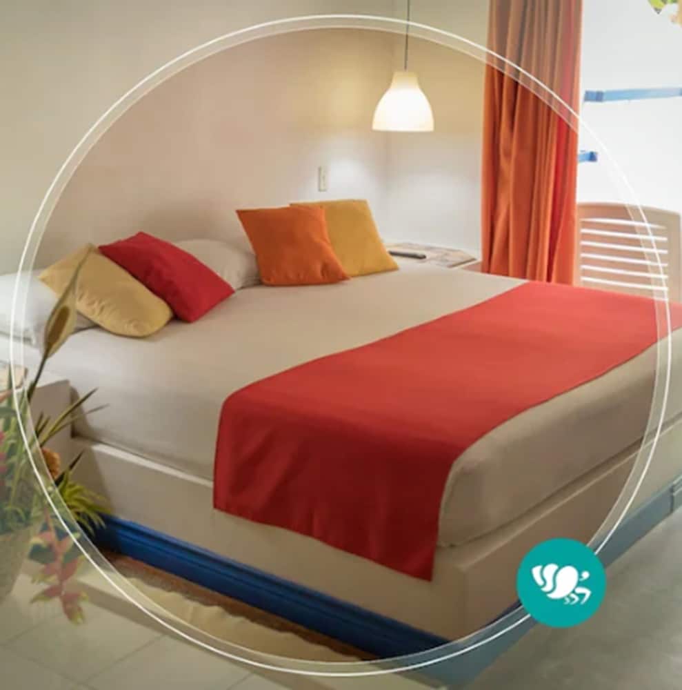 Junior Villa, 1 King Bed, Kitchenette, Garden View photo 2