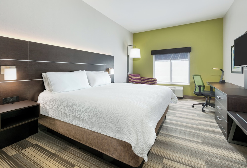 Standard Room, 1 King Bed (Low Floor) - Photo 1