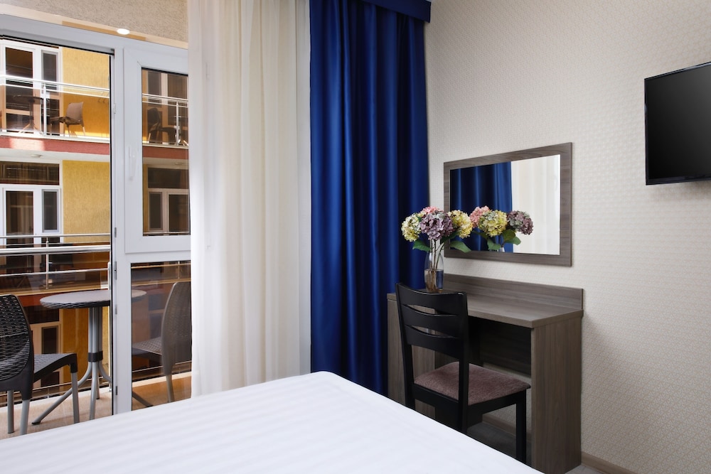 Basic Double Room, Balcony photo 3
