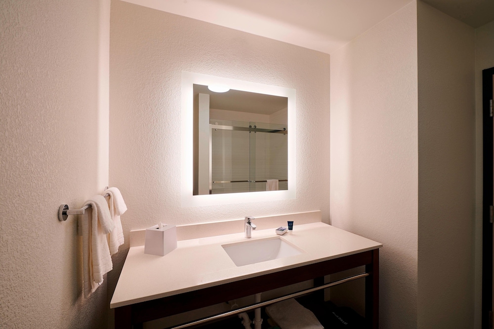Suite, 1 Bedroom - Photo 5