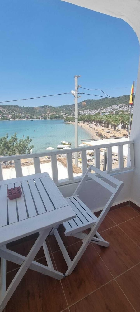 Standard Studio Suite, 1 King Bed, Sea View photo 2