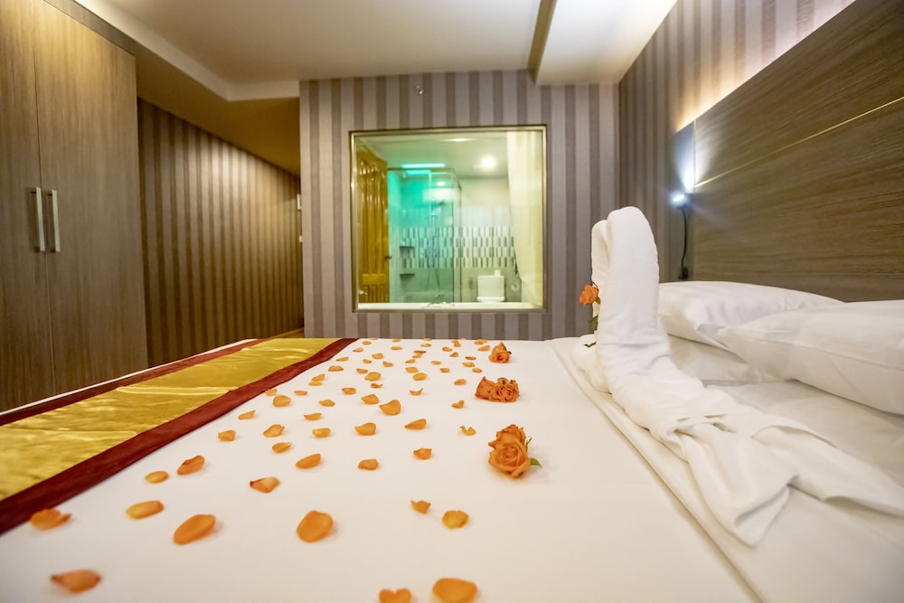Premier Deluxe Room - Photo 1