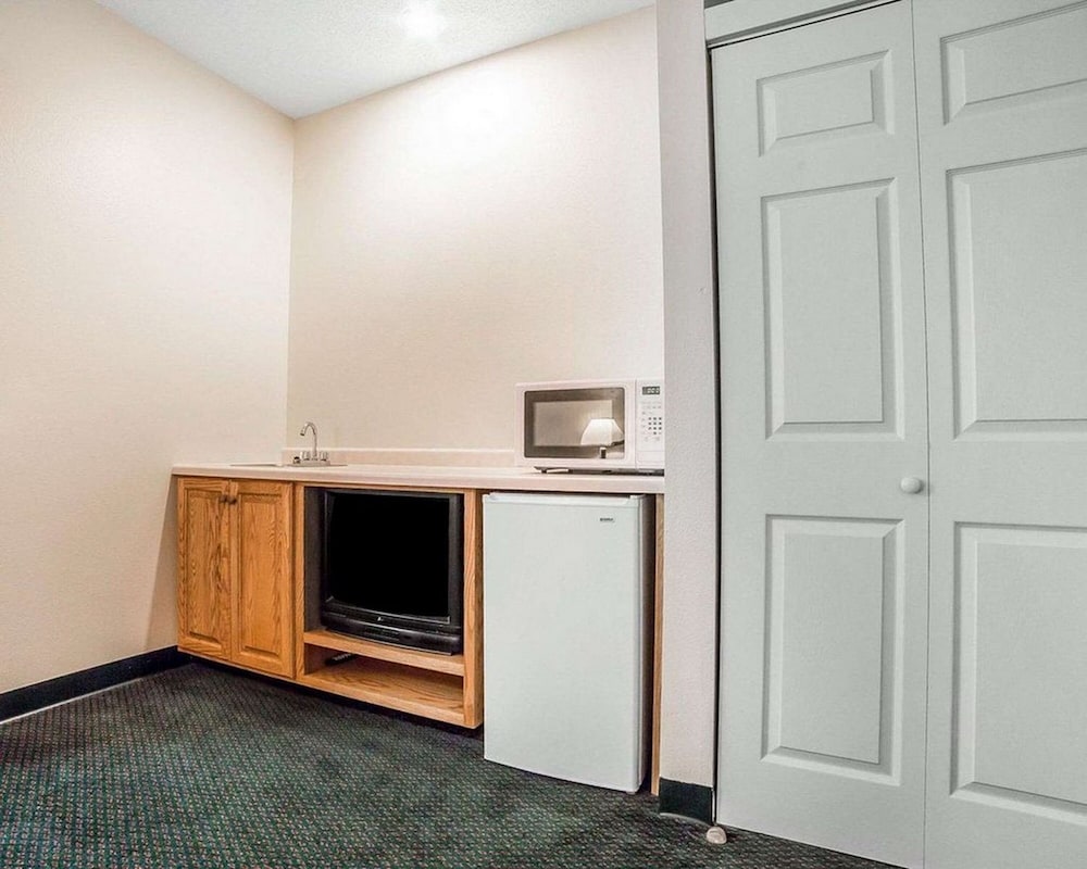 Deluxe Studio Suite, 1 King Bed, Accessible, Non Smoking photo 2