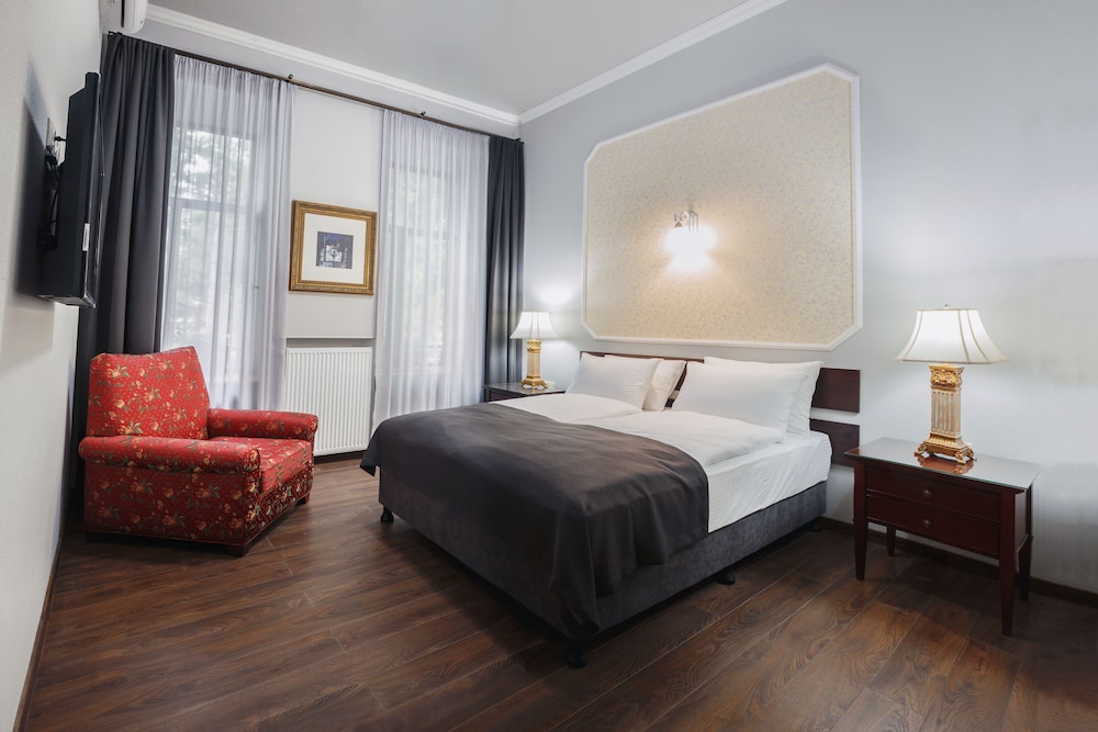 Deluxe Room, 1 King Bed photo 1