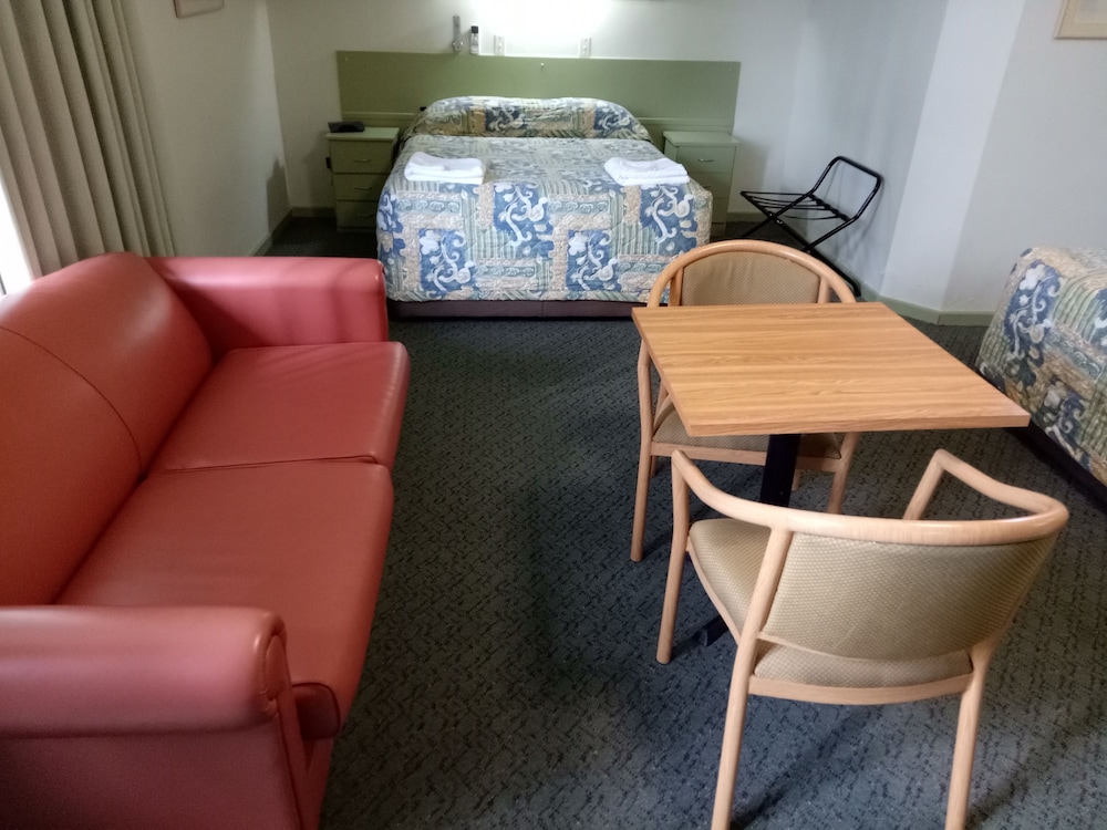 Family Room, Multiple Beds, Garden View photo 3