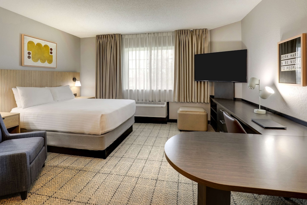Room, 1 Queen Bed, Accessible - Photo 2