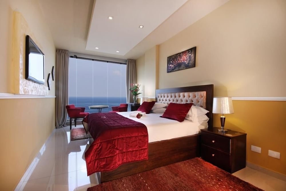 Junior Suite, City View photo 3