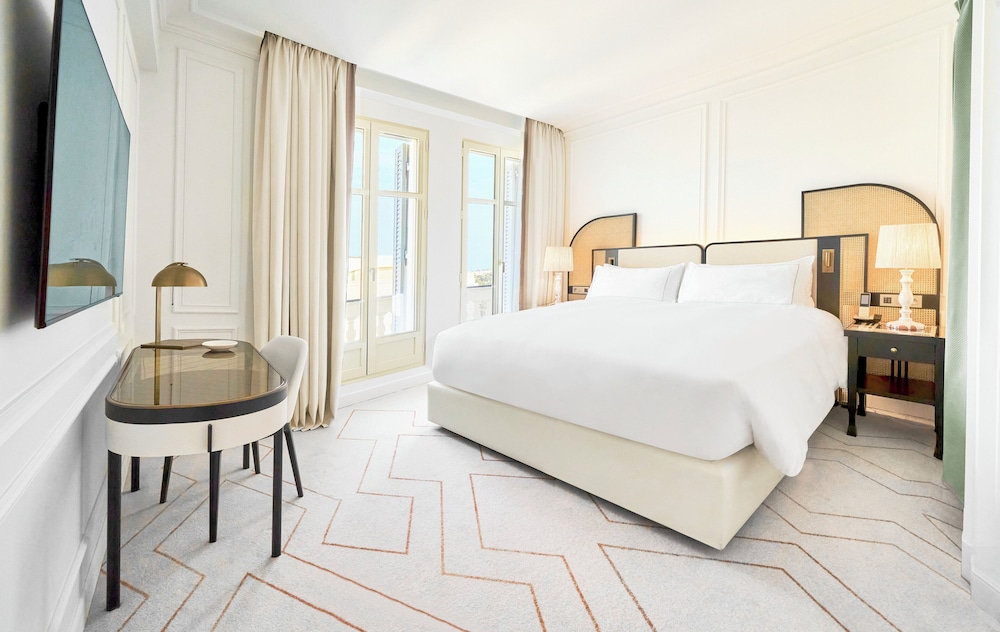 Classic Room, 1 King Bed, City View
