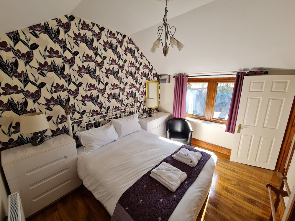 Deluxe Family of 6 Cottage