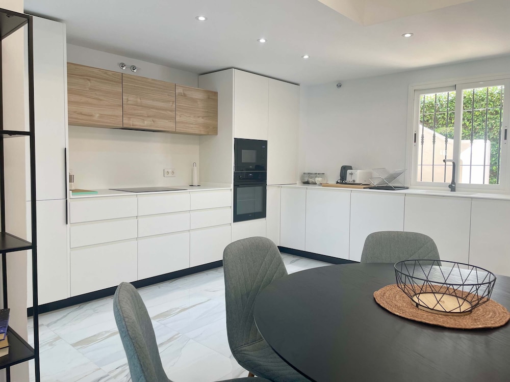 Modern 3 Bedroom Pool Access Apartment F-7, Billede 10