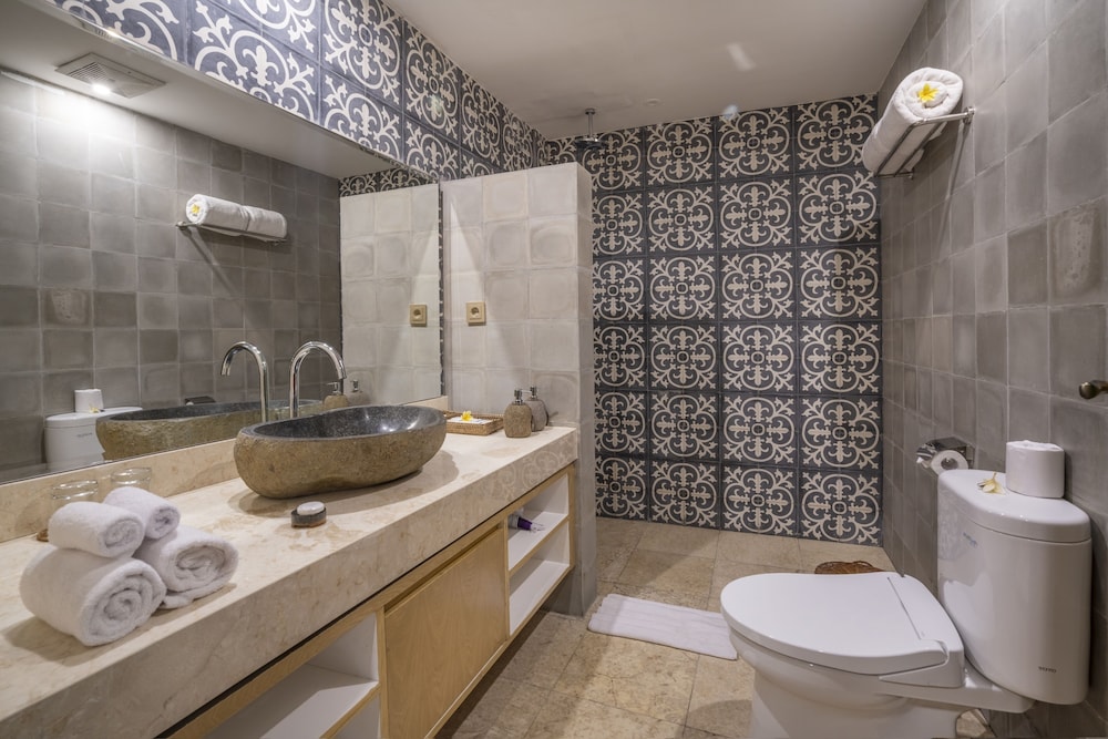Suite - Photo 3