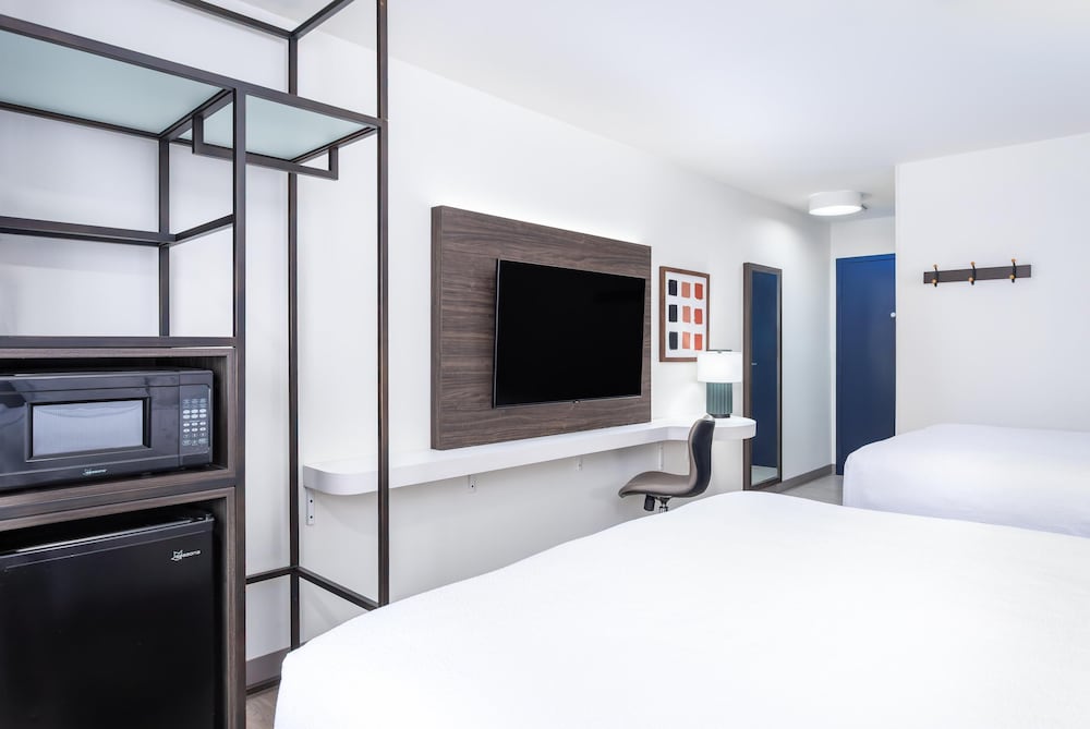 Room, 2 Queen Beds - Photo 3
