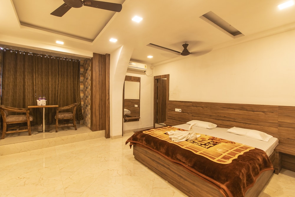 Deluxe Room (AC) photo 1