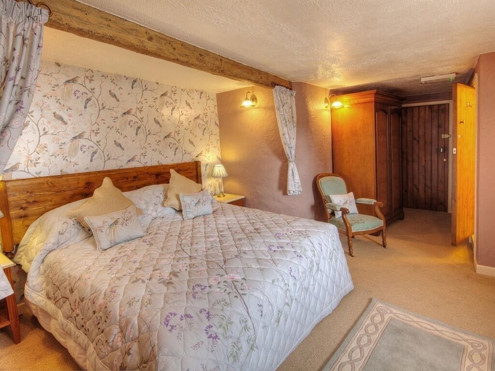 Standard Double or Twin Room, Ensuite photo 2
