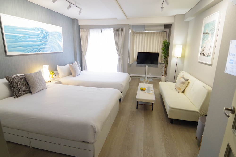 Room (803)