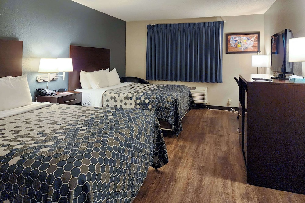 Standard Room, 2 Queen Beds, Non Smoking photo 2