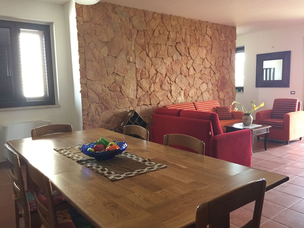 Family Apartment, 3 Bedrooms, Garden View photo 3
