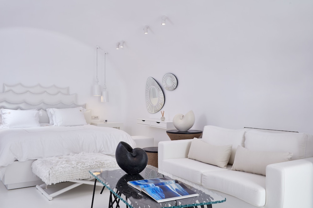 Honeymoon Suite with Caldera View