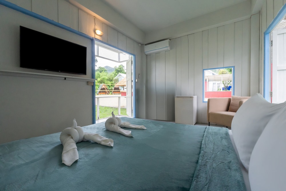 Standard Room, 1 Queen Bed, Private Bathroom, Pool View - Photo 1