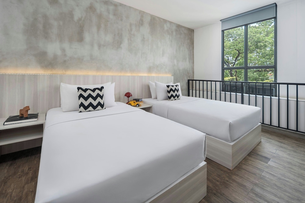 Family Suite (Mezzanine) photo 2