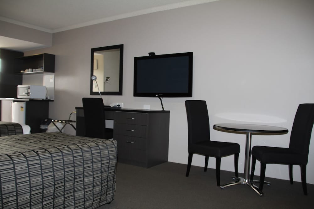 Deluxe Room, 1 Queen Bed - Photo 5