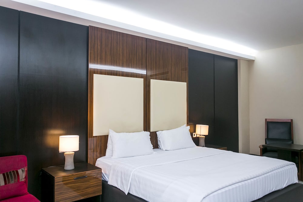Classic Room, 1 King Bed, City View photo 3