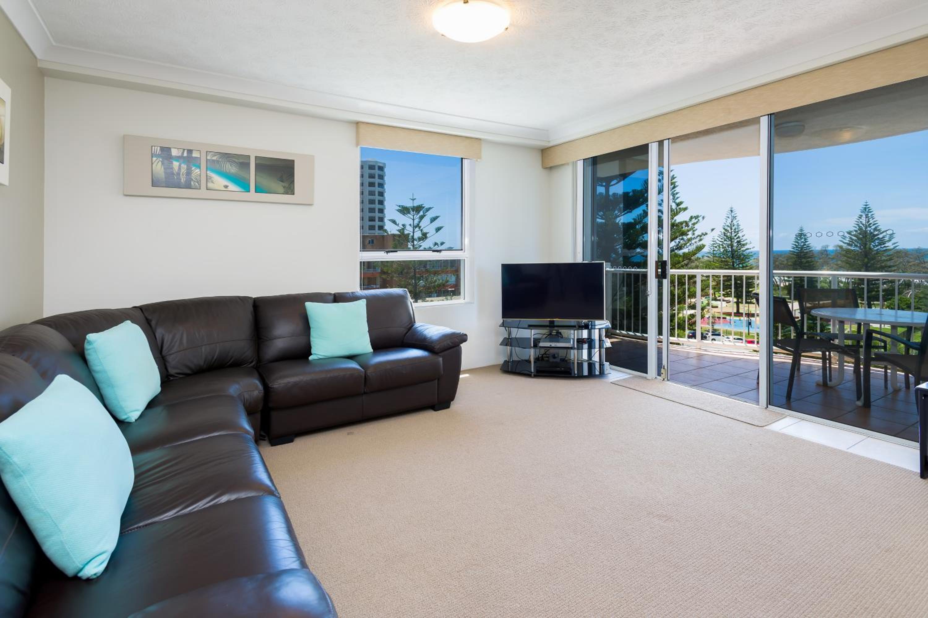 Two-Bedroom Apartment with Sea View (Queen Beds) photo 1